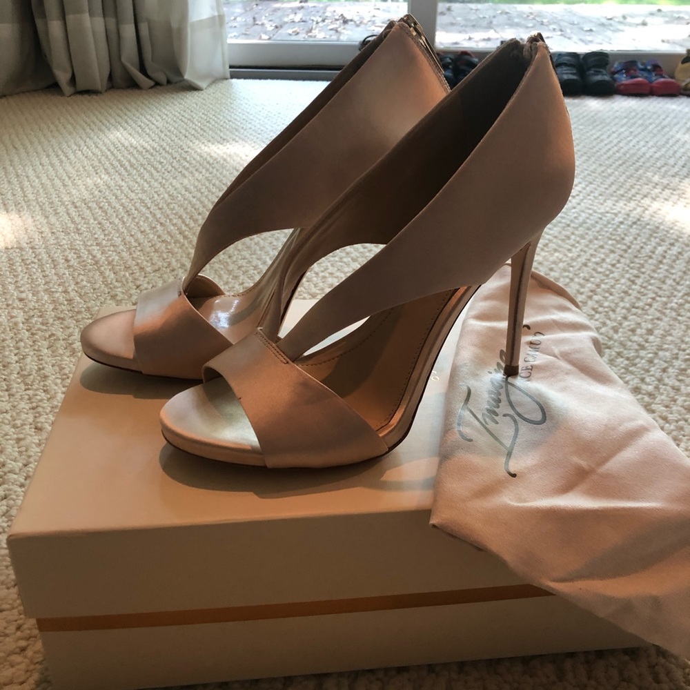 Vince Camuto Soft Gold Satin Pumps - BRAND NEW